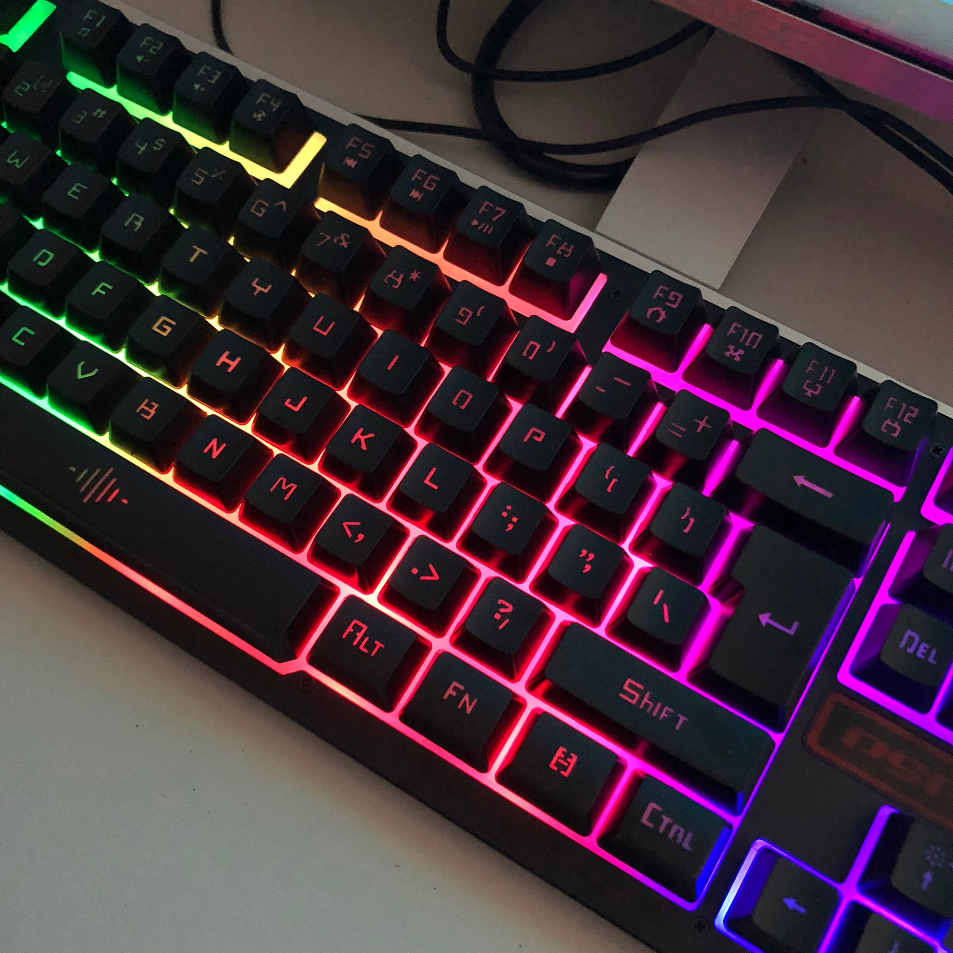 Light Keyboard Fuchsia Molly