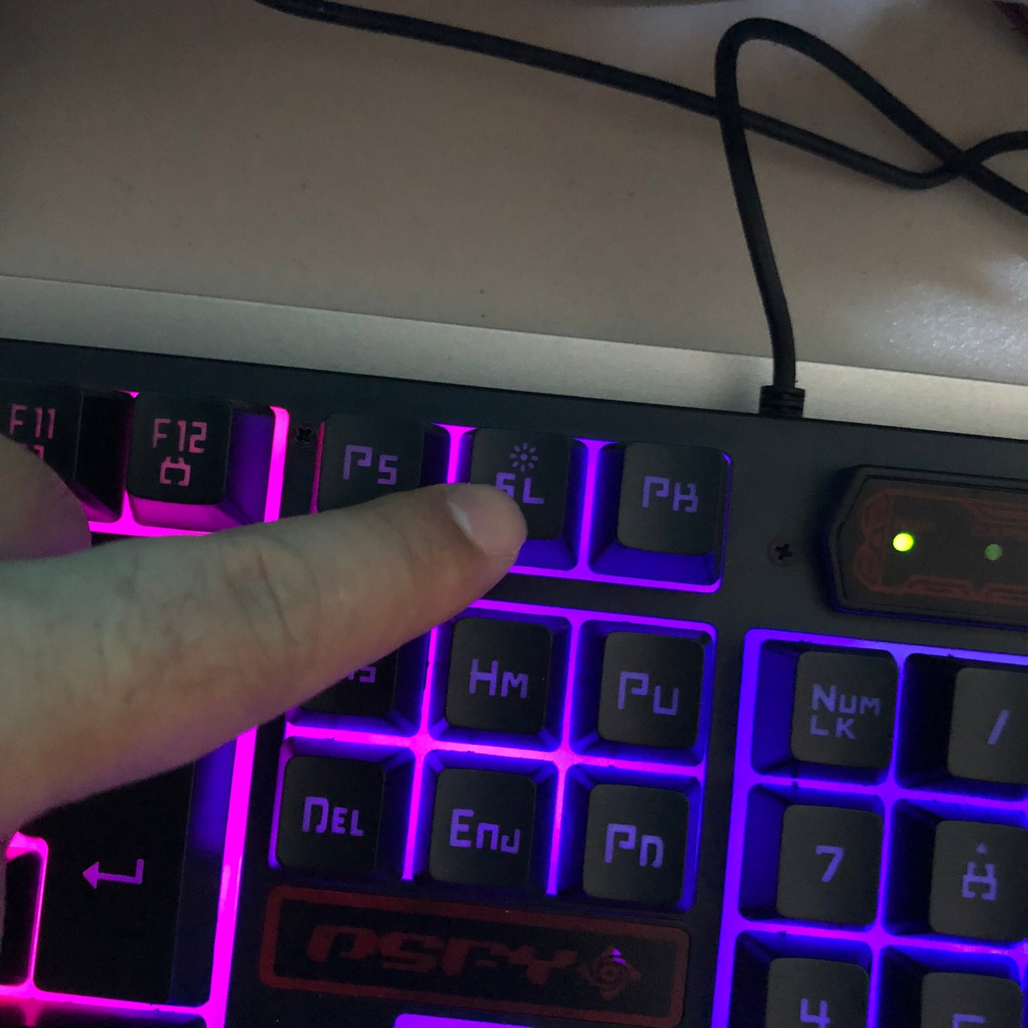 Light Keyboard Fuchsia Molly